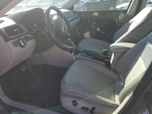 1VWDT7A34HC043015 - 2017 VOLKSWAGEN PASSAT R-LINE Մոխրագույն լուսանկար 7