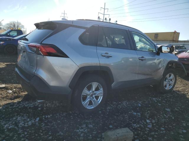 2T3P1RFV6MC237792 - 2021 TOYOTA RAV4 XLE SILVER photo 3