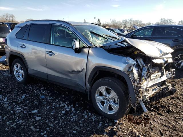 2T3P1RFV6MC237792 - 2021 TOYOTA RAV4 XLE SILVER photo 4