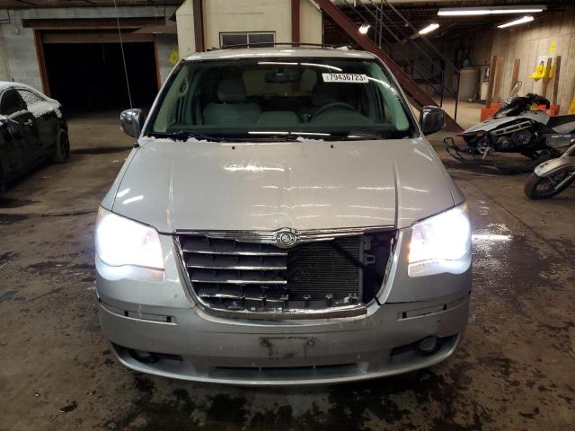 2A4RR6DX2AR380774 - 2010 CHRYSLER TOWN & COU LIMITED SILVER photo 5