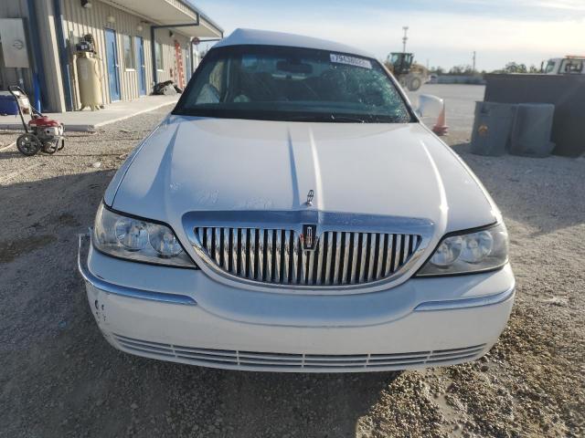 2LNHM82V59X633702 - 2009 LINCOLN TOWN CAR SIGNATURE LIMITED WHITE photo 5