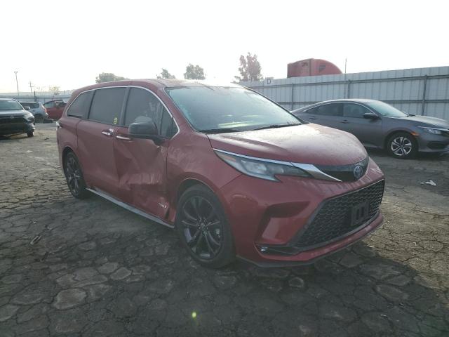 5TDXRKEC6MS022929 - 2021 TOYOTA SIENNA XSE RED photo 4