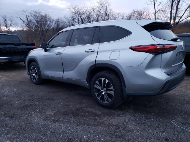 5TDGZRBH5MS543844 - 2021 TOYOTA HIGHLANDER XLE SILVER photo 2