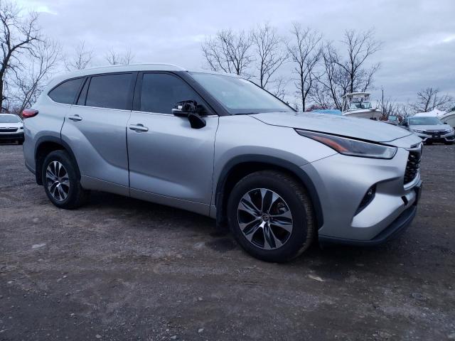 5TDGZRBH5MS543844 - 2021 TOYOTA HIGHLANDER XLE SILVER photo 4