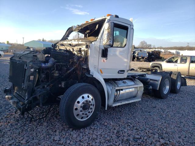 1XPBDP9X2ND767224 - 2022 PETERBILT TRACTOR WHITE photo 2