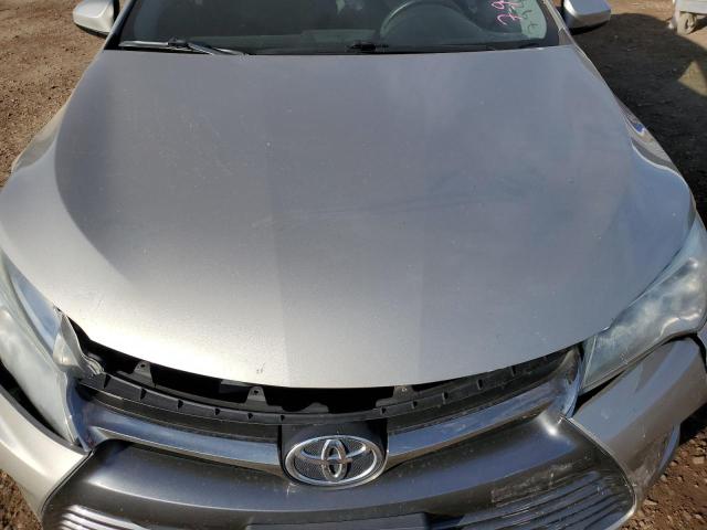 4T4BF1FK7FR450172 - 2015 TOYOTA CAMRY LE SILVER photo 11