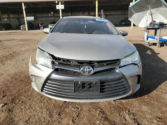 4T4BF1FK7FR450172 - 2015 TOYOTA CAMRY LE SILVER photo 5