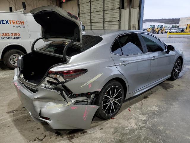 4T1T11AK6NU621089 - 2022 TOYOTA CAMRY SE SILVER photo 3