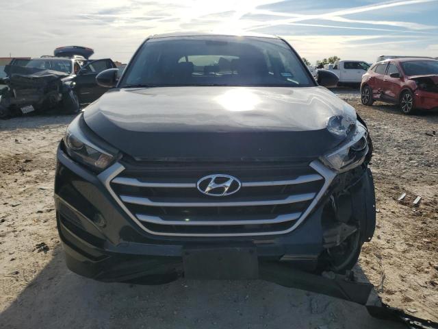 KM8J23A46HU316875 - 2017 HYUNDAI TUCSON SE BLACK photo 5