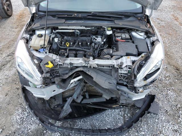 1FADP3F26JL319089 - 2018 FORD FOCUS SE SILVER photo 11