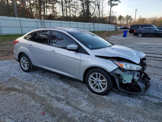 1FADP3F26JL319089 - 2018 FORD FOCUS SE SILVER photo 4