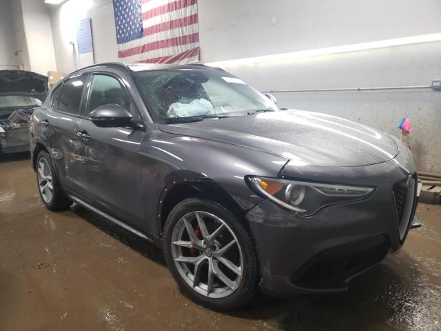 ZASFAKNN3J7B91789 - 2018 ALFA ROMEO STELVIO TI SPORT GRAY photo 4