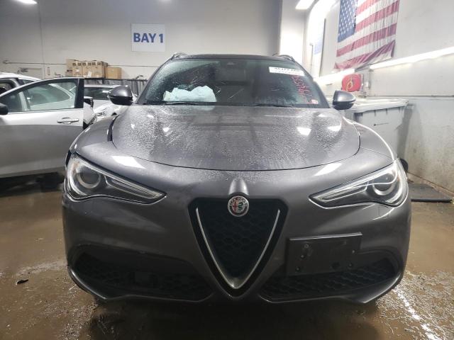 ZASFAKNN3J7B91789 - 2018 ALFA ROMEO STELVIO TI SPORT GRAY photo 5