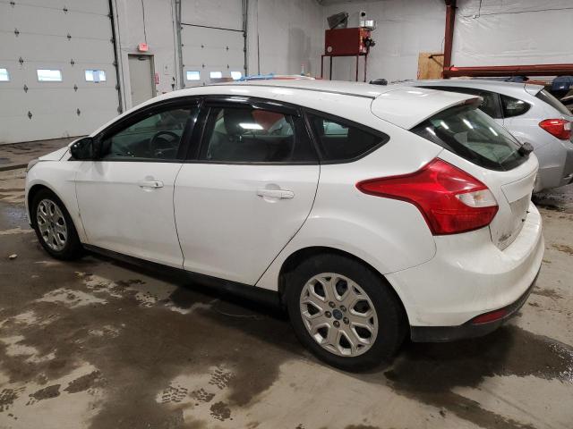 1FAHP3K29CL292156 - 2012 FORD FOCUS SE WHITE photo 2