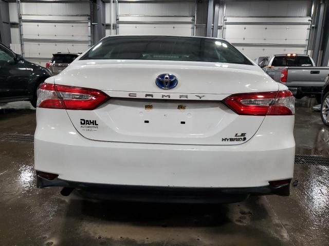 4T1B31HKXJU504704 - 2018 TOYOTA CAMRY LE WHITE photo 6