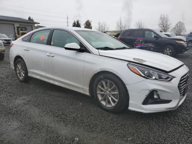 5NPE24AF7JH595962 - 2018 HYUNDAI SONATA SE WHITE photo 4