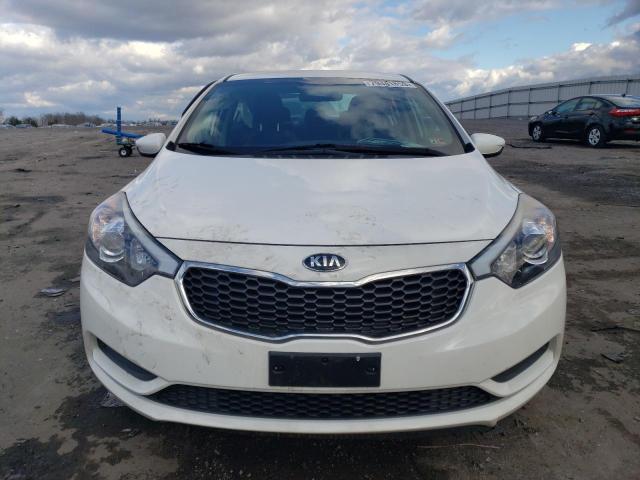 KNAFK4A64G5618186 - 2016 KIA FORTE LX WHITE photo 5