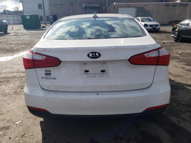 KNAFK4A64G5618186 - 2016 KIA FORTE LX WHITE photo 6