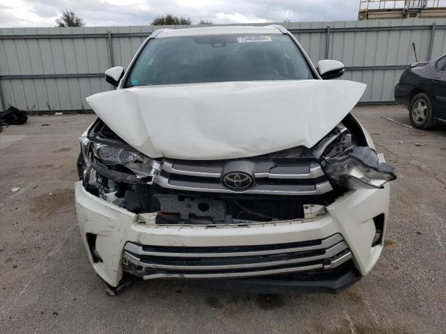 5TDJZRFH7HS520300 - 2017 TOYOTA HIGHLANDER SE WHITE photo 5