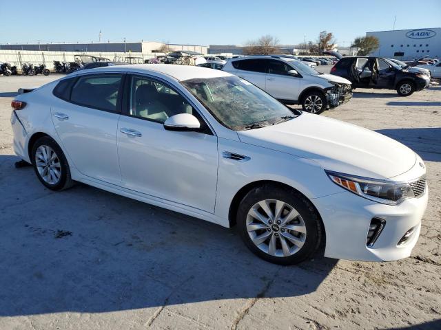 5XXGT4L38JG212714 - 2018 KIA OPTIMA LX WHITE photo 4