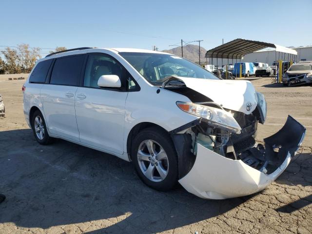 5TDKK3DC2DS374251 - 2013 TOYOTA SIENNA LE WHITE photo 4