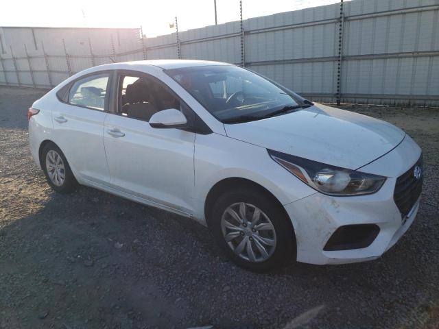 3KPC24A37JE020813 - 2018 HYUNDAI ACCENT SE WHITE photo 4