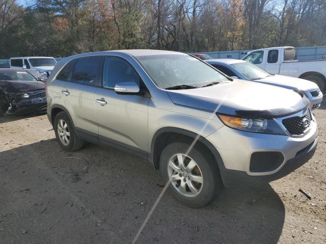 5XYKT3A14DG364415 - 2013 KIA SORENTO LX GRAY photo 4