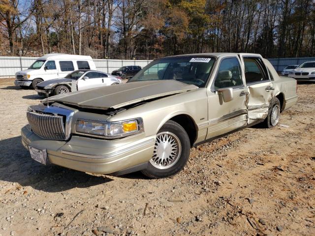 1LNLM82W8VY752132 - 1997 LINCOLN TOWN CAR SIGNATURE GOLD photo 1