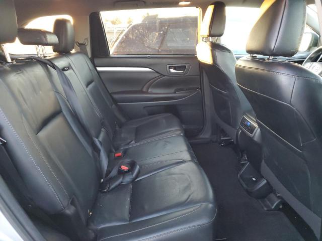 5TDKKRFH4GS164749 - 2016 TOYOTA HIGHLANDER XLE SILVER photo 11