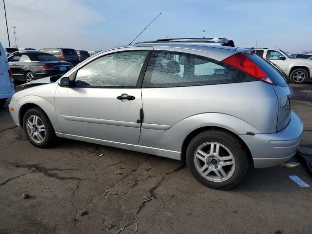 3FAFP31N45R113660 - 2005 FORD FOCUS ZX3 SILVER photo 2