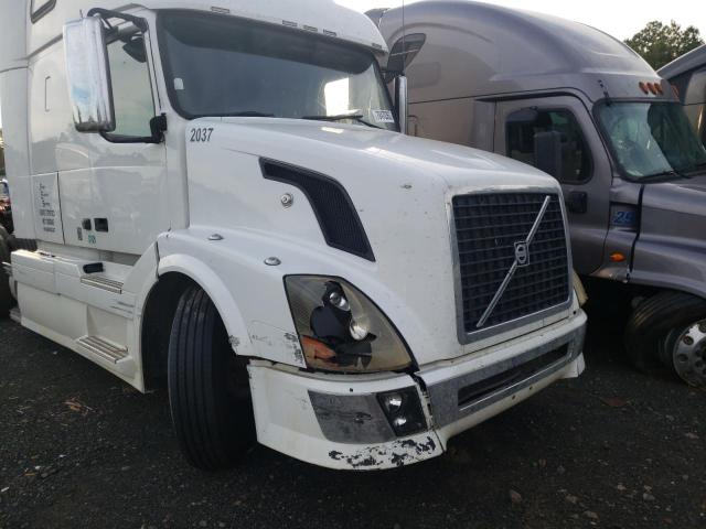 4V4NC9TH3BN293387 - 2011 VOLVO VN VNL WHITE photo 7