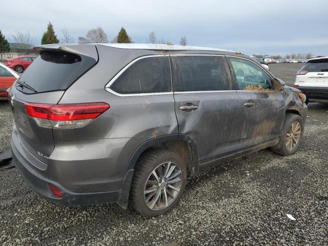 5TDJZRFHXJS840894 - 2018 TOYOTA HIGHLANDER SE GRAY photo 3