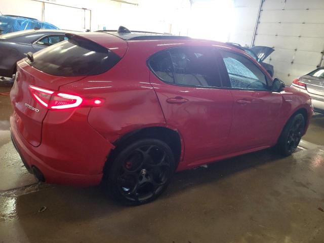 ZASPAKBN4N7D26440 - 2022 ALFA ROMEO STELVIO TI 红色 照片 3