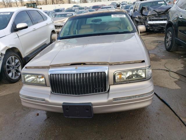 1LNLM81W6VY610329 - 1997 LINCOLN TOWN CAR EXECUTIVE BEIGE photo 5