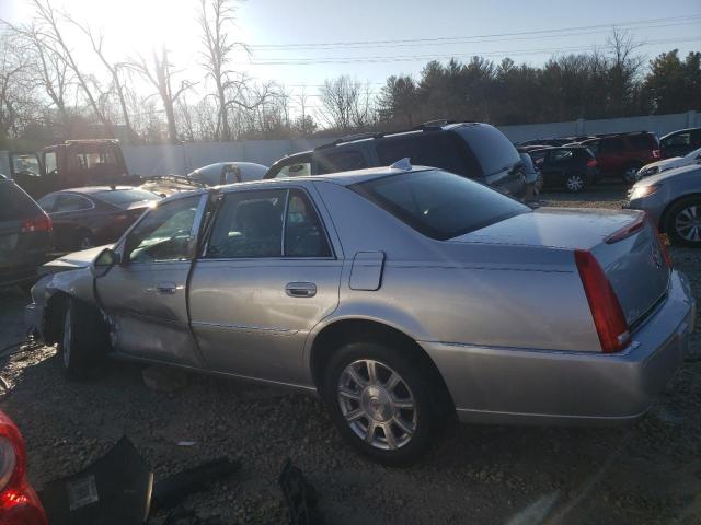 1G6KA5E62BU100745 - 2011 CADILLAC DTS SILVER photo 2