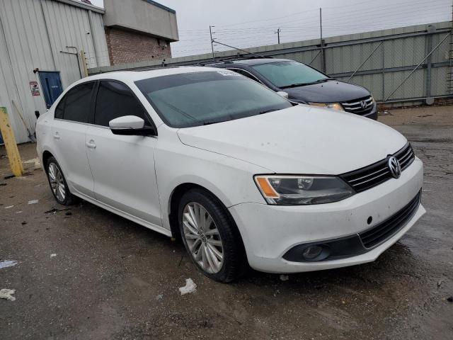 3VWLX7AJ8BM340082 - 2011 VOLKSWAGEN JETTA SEL WHITE photo 4