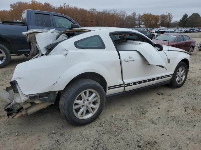 1ZVFT80N975298084 - 2007 FORD MUSTANG WHITE photo 3