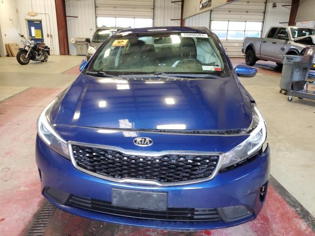 3KPFK4A72JE196300 - 2018 KIA FORTE LX BLUE photo 5