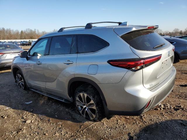 5TDGZRBH0MS081760 - 2021 TOYOTA HIGHLANDER XLE SILVER photo 2