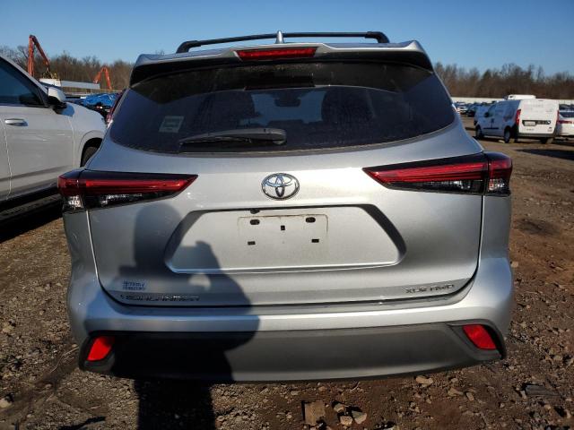 5TDGZRBH0MS081760 - 2021 TOYOTA HIGHLANDER XLE SILVER photo 6