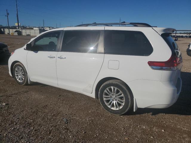 5TDYK3DC3CS222441 - 2012 TOYOTA SIENNA XLE WHITE photo 2