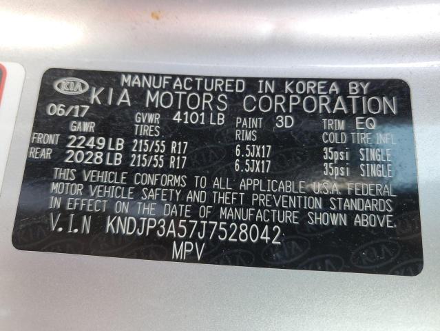 KNDJP3A57J7528042 - 2018 KIA SOUL + SILVER photo 13