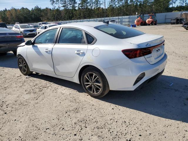 3KPF24AD8PE657661 - 2023 KIA FORTE LX WHITE photo 2