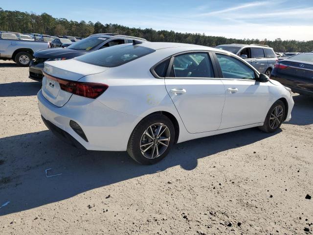 3KPF24AD8PE657661 - 2023 KIA FORTE LX WHITE photo 3