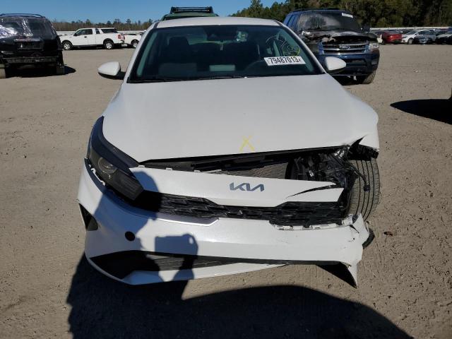 3KPF24AD8PE657661 - 2023 KIA FORTE LX WHITE photo 5