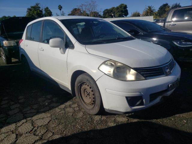 3N1BC13E69L461543 - 2009 NISSAN VERSA S WHITE photo 4