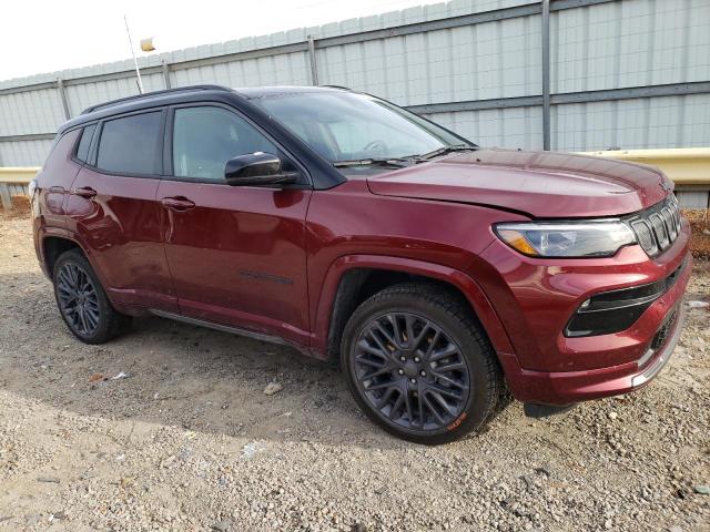 3C4NJDCBXNT111236 - 2022 JEEP COMPASS LIMITED MAROON photo 4