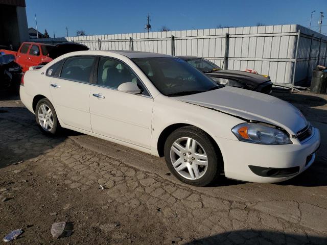 2G1WU58R579320082 - 2007 CHEVROLET IMPALA LTZ WHITE photo 4