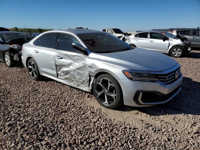 1VWMA7A33LC026821 - 2020 VOLKSWAGEN PASSAT R-LINE Silber Foto 4