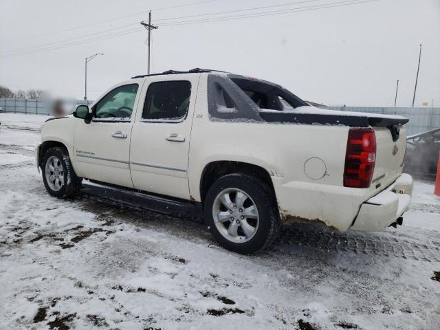 3GNTKGE37BG125344 - 2011 CHEVROLET AVALANCHE LTZ WHITE photo 2